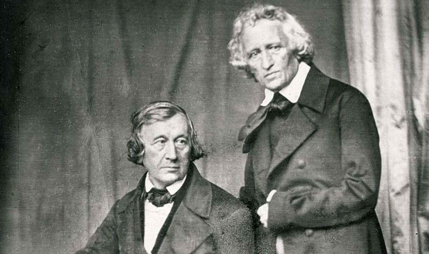 Czarno-biała fotografia braci Grimm.